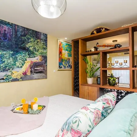 City Getaway - Studio